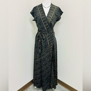Chic Paisley Maxi Dress in Black and Gold